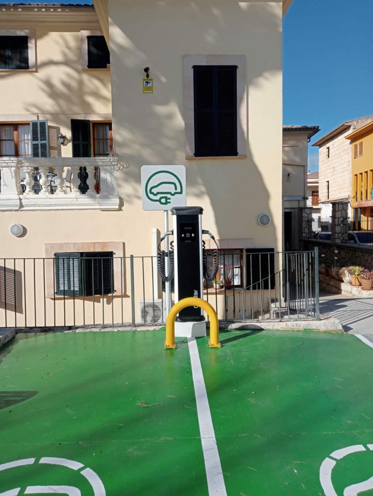 Instalacion 7 Puntos Recarga Vehiculos Electricos Mallorca