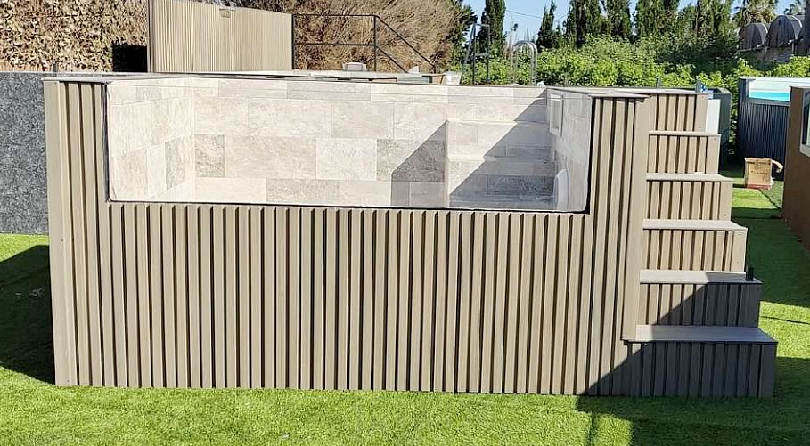 Piscina Elevada Kitpool Sobre Cesped Artificial