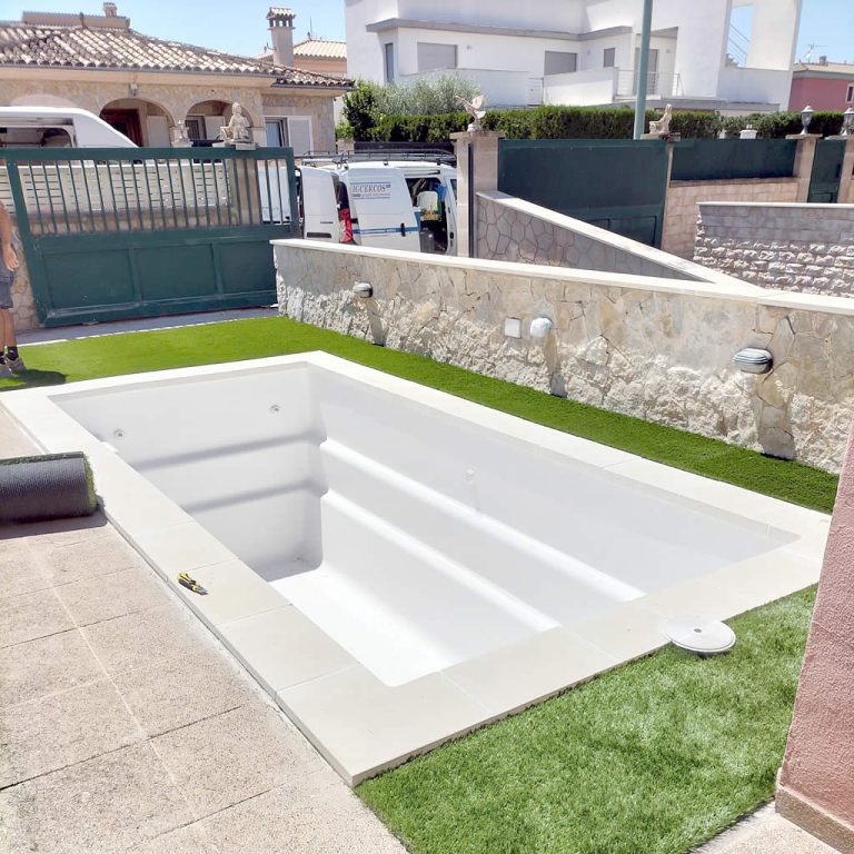 Instalacion Piscina Prefabricada Smart Lane En Maratxi Con Cesped Artificial (2)