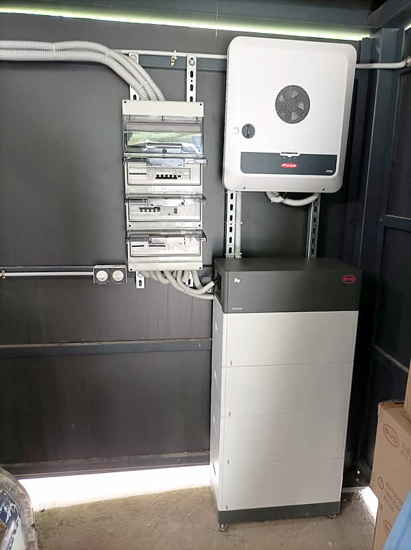 Instalacion Fotovoltaica Autoconsumo 21kw Con Inversor Trifasico Hibrido Fromius Bateria Solar Litio Byd 10kwh En Son Vida 3